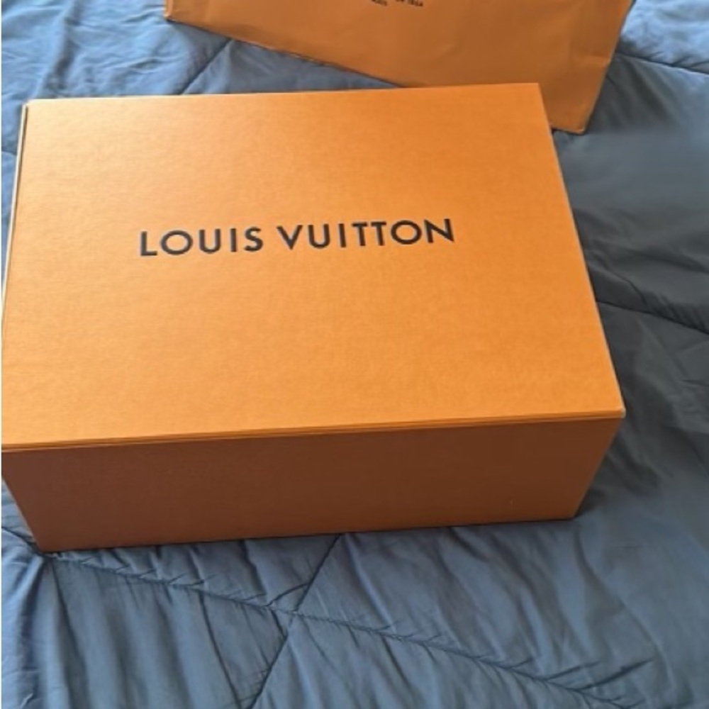 MENS SIZE 12 LV AUTHENTIC SHOES - Picture 2 of 4
